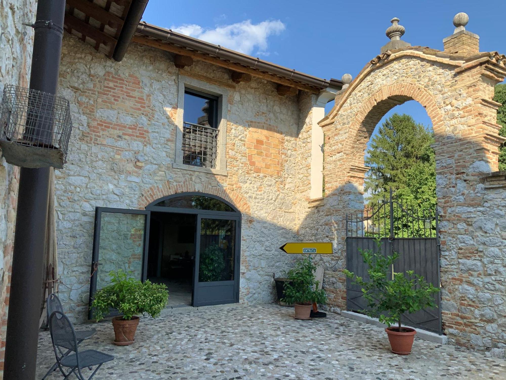 Borgo Palazzo Steffaneo Bed & Breakfast San Vito al Torre ภายนอก รูปภาพ